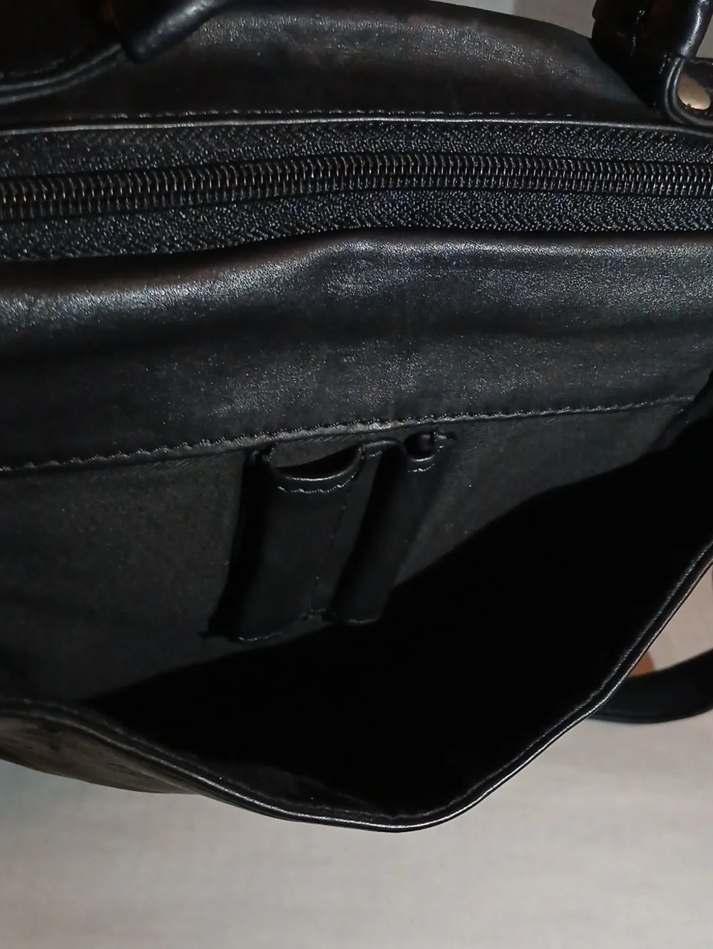Vtg Wilson Soft Black Leather Men's Crossbody Messenger Bag - Classic Carry